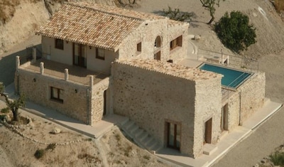 Casa tranquila con vista "impresionante" desde la terraza junto a la piscina