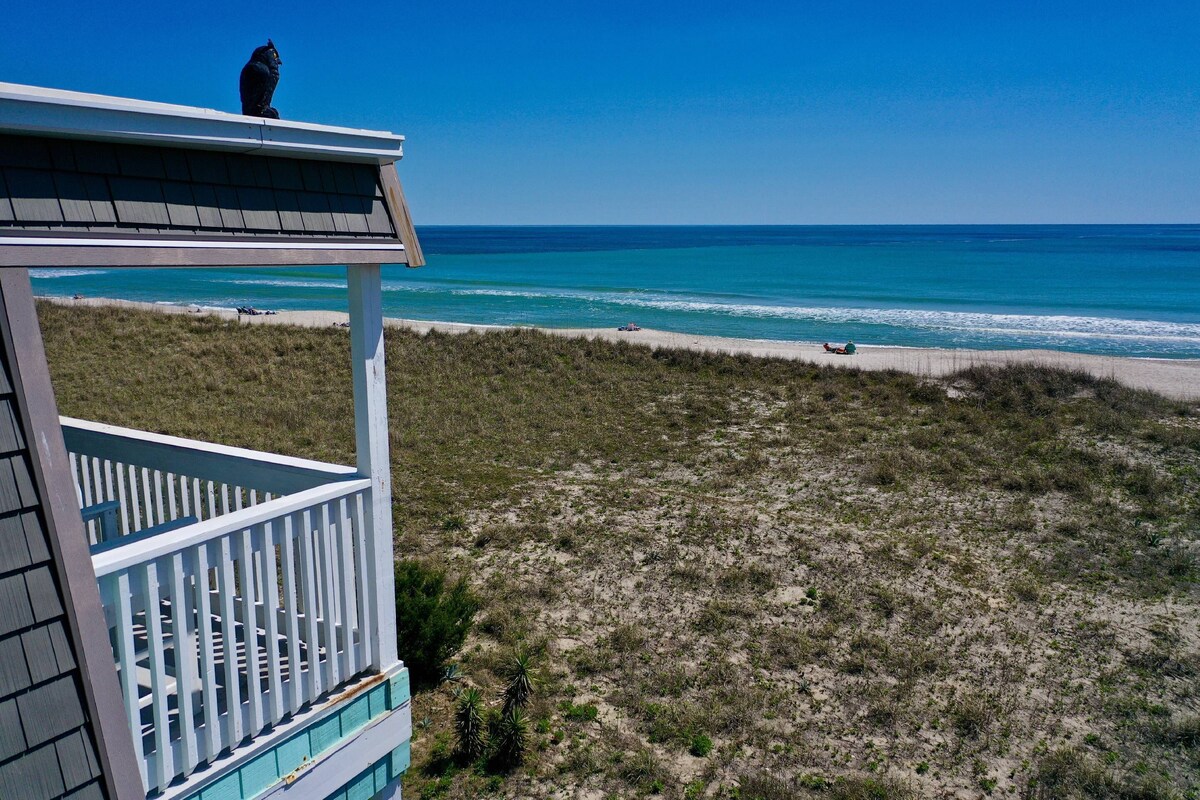 Beachfront Bliss – Oceanfront Top Floor Condo, Pool, Ocean View from Master, Parking