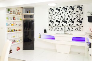 You still have all the comforts of a homes's kitchen among all the beauty of beautiful White Elegance...