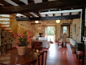 Living room/dining room