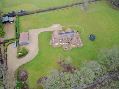Atemberaubendes Landhaus in 2 Hektar in West Sussex
