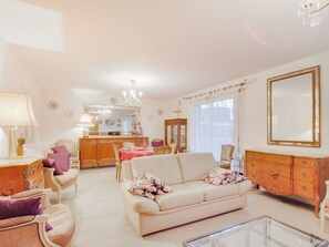 Pièce, Propriété, Salon, Meubles, Design Intérieur, Maison, Rose, Bâtiment, Plafond, Sol