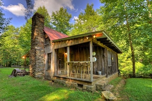 JME Retreat- Exterior cabin view