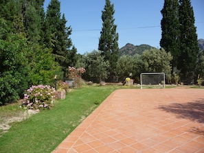 garden and football area