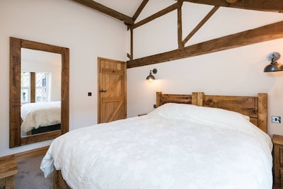 ***Newly Renovated Blackberry Cottage & Log Burner ***