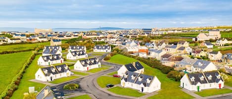 Ballybunion Holiday Cottage No. 27, Seaside Holiday Accommodation in Ballybunion, County Kerry