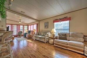 Living Room | DVD Player | Board Games | Stereo