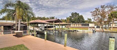 Homosassa Vacation Rental | 2BR | 2BA | Stairs Required | 1,008 Sq Ft