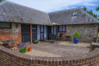 Delightful Pet and Family Friendly 2 bedroom Cottage in Challock, Kent