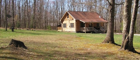 Beautiful Log Cabin on 5 acres