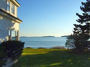 Charming house, 20 feet from the water's edge with rare unobstructed water views
