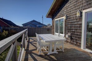 Furnished Deck | Outdoor Dining