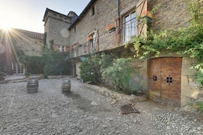 cour du domaine