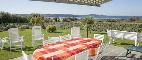 terrasse avec vue panoramique sur la pointe de dinan