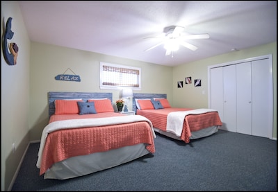 Pet Friendly - Angel Inn the Sand - Fish Unit Upstairs North Direct Beach Front 