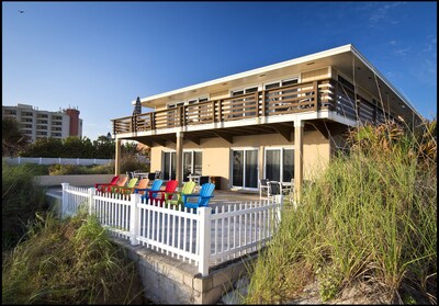 Pet Friendly - Angel Inn the Sand - Fish Unit Upstairs North Direct Beach Front 