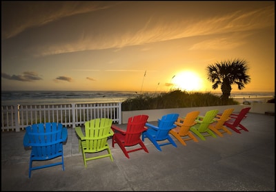 Pet Friendly - Angel Inn the Sand - Fish Unit Upstairs North Direct Beach Front 