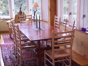 Mahogany crafted table