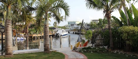 Private dock to Sunbathe or launch our paddle boards or your boat 