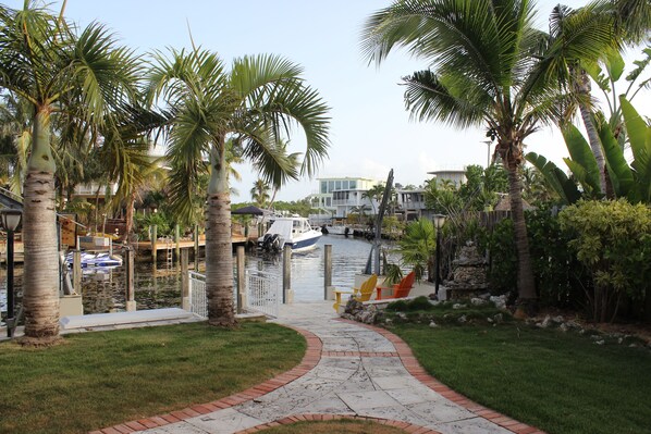 Private dock to Sunbathe or launch our paddle boards or your boat 