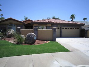 Beautiful Desert Retreat