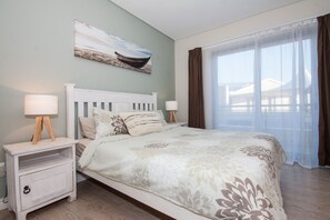 Main bedroom with sliding doors towards the balcony