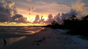 Sunset Bunche beach by house Nice walk from house !!