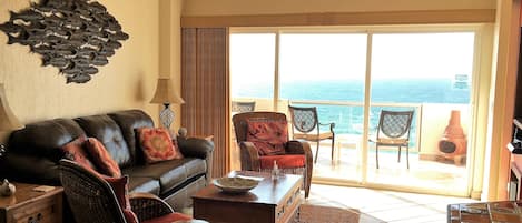 Beautiful View of the Sea of Cortez from the Professionally Decorated Family Room!
Queen Sofa Bed!