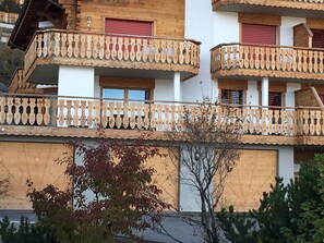 APARTMENT ABOVE GARAGES
