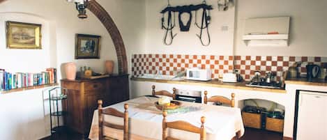 Le Stalle kitchen & dining room - www.patrignone.com