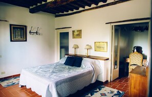 Le Stalle west bedroom - www.patrignone.com