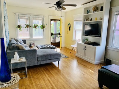 Cozy Ocean-themed Bungalow near the beach