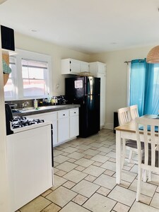 Cozy Ocean-themed Bungalow near the beach