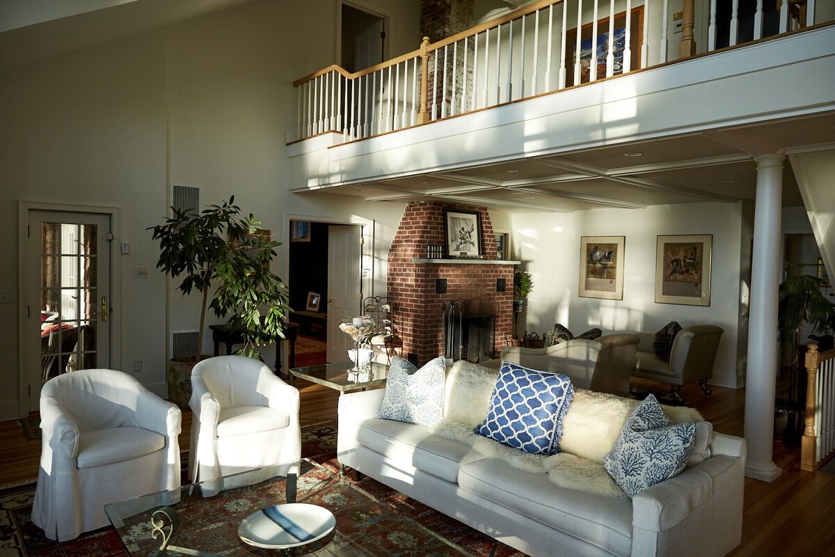 Family Waterfront Oasis