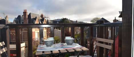 Balcon plein sud avec vue sur les Villas Houlgataises