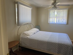 Queen size bedroom