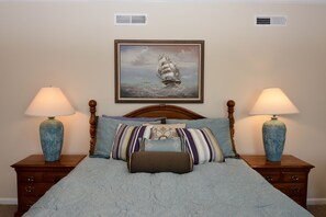 Bedroom Queen Bed w/ TV