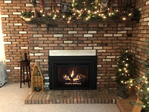 Gas fireplace with remote control