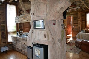 Kitchen right when you walk in 
