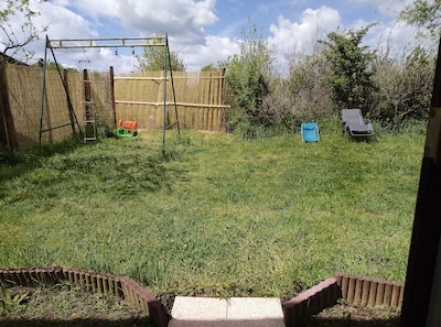  La Tanière des Cachettes de Léon , Maison avec jardin et forêt. 4 couchages. 