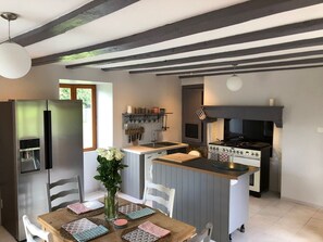 Kitchen , with Range Cooker, Dishwasher, American Fridge Freezer.