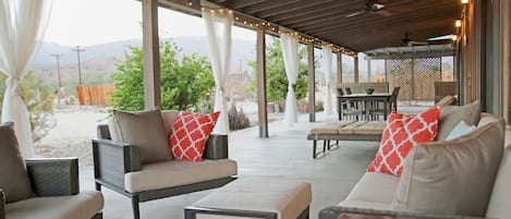 Outdoor Seating & Dining w/Outdoor Kitchen Area