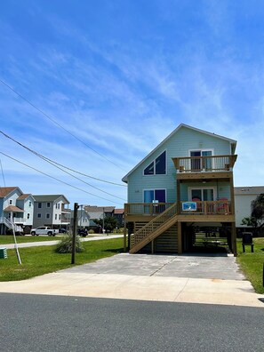 DownTime is on a corner lot one block from beach access! 