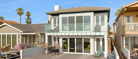 Beachside deck and balcony