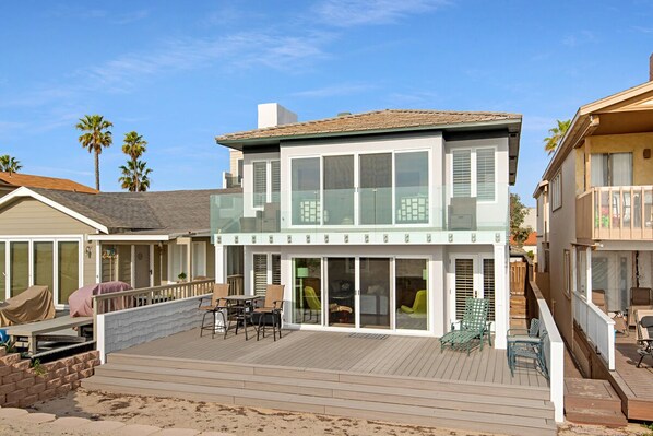 Beachside deck and balcony