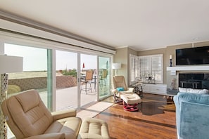 Deck on beachside
From living room