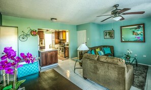 his OPEN FLOOR PLAN is perfect for families and friends.