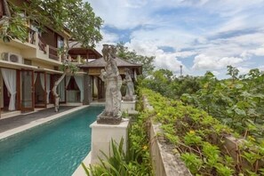 Jimbaran Bali Family Villa 3 Bedrooms 