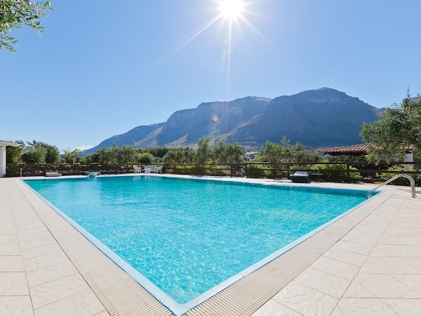 Holiday Home Swimming Pool