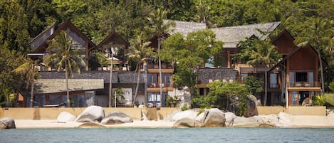 950 sqm villa with fantastic beach and ocean views